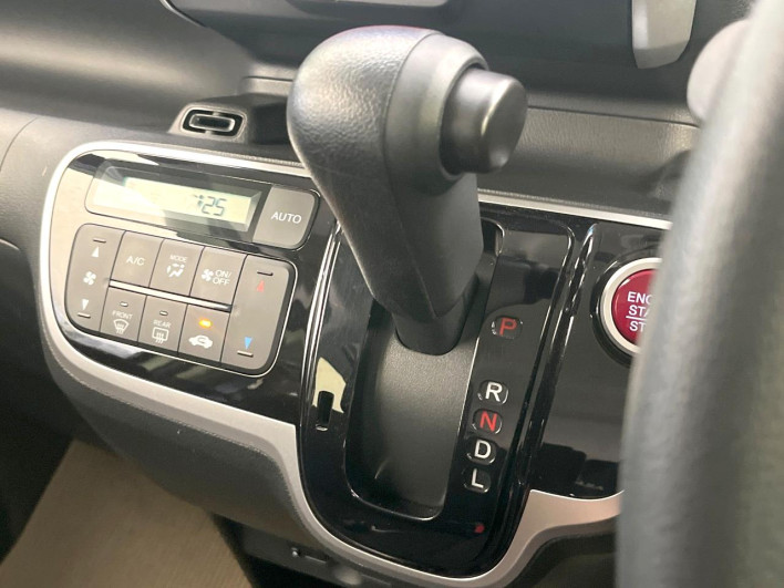 2017 Honda N-BOX DBA-JF1 (UW-6a3b4a5eee453)[28]