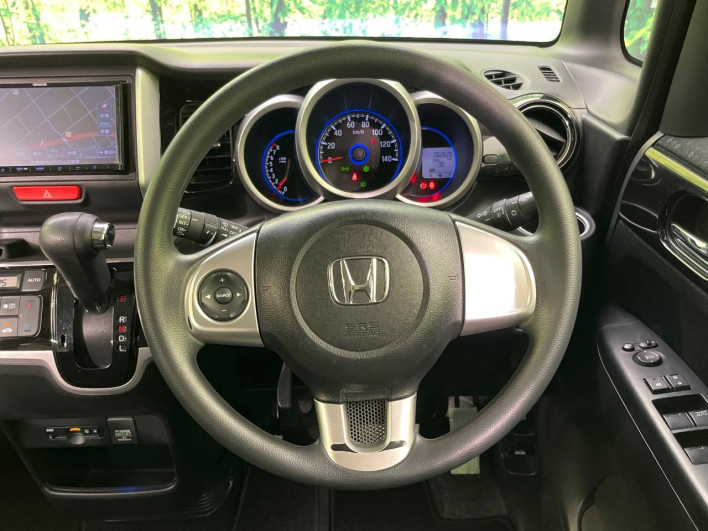 2017 Honda N-BOX CUSTOM DBA-JF1 (UW-6a3b4a5f306c4)[29]