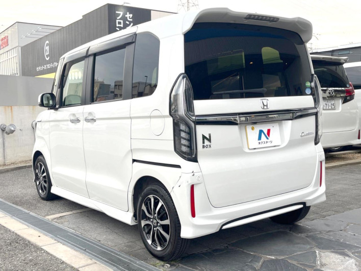 2019 Honda N-BOX CUSTOM DBA-JF3 (UW-6a3b4a653dfdd)[16]