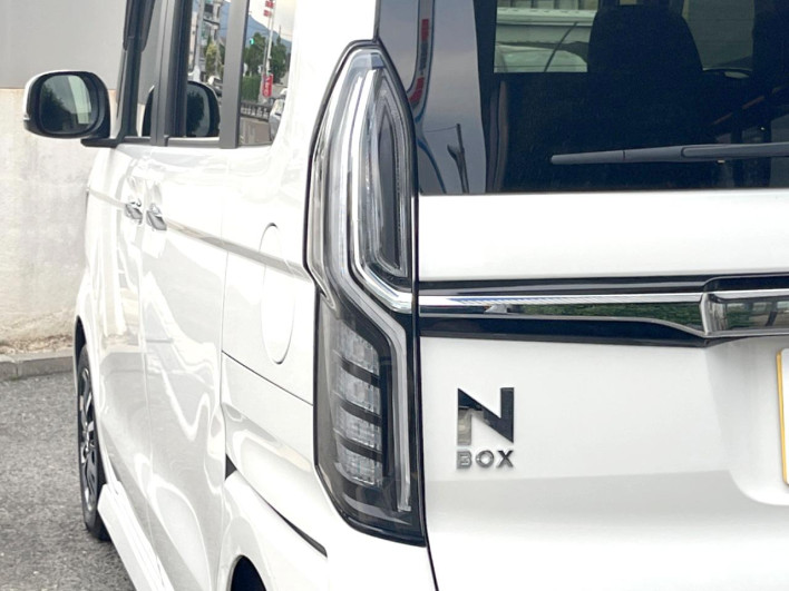 2019 Honda N-BOX CUSTOM DBA-JF3 (UW-6a3b4a653dfdd)[18]