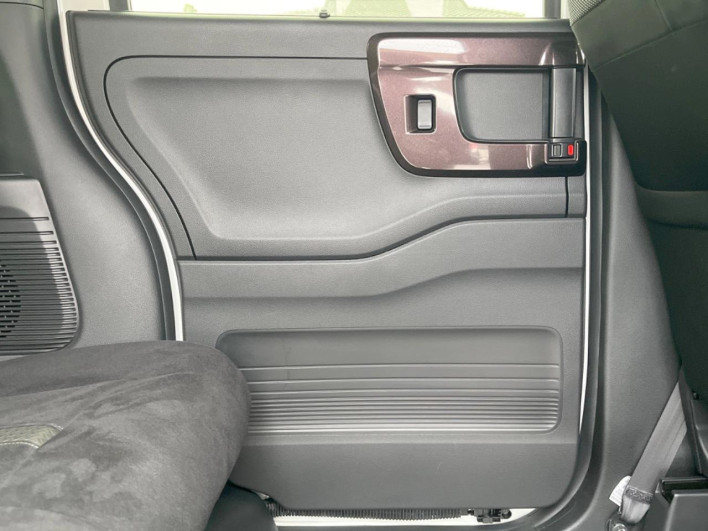 2020 Honda N-BOX CUSTOM 6BA-JF3 (UW-6a3b4a67f3bb6)[11]