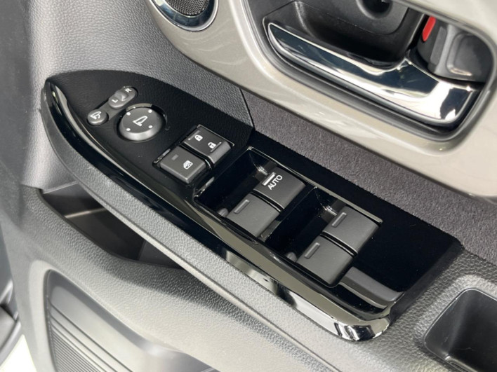 2023 Honda N-BOX CUSTOM 6BA-JF3 (UW-6a3b4a71d454f)[21]