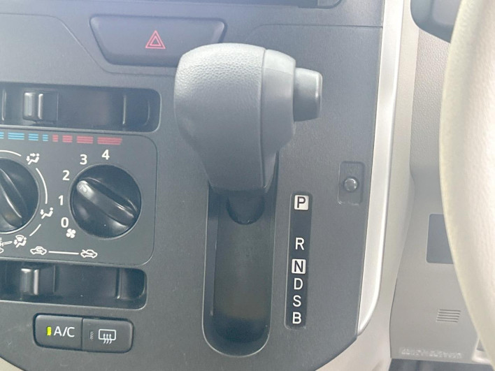 2016 Daihatsu Tanto DBA-LA600S (UW-6a3b4ac12b975)[13]