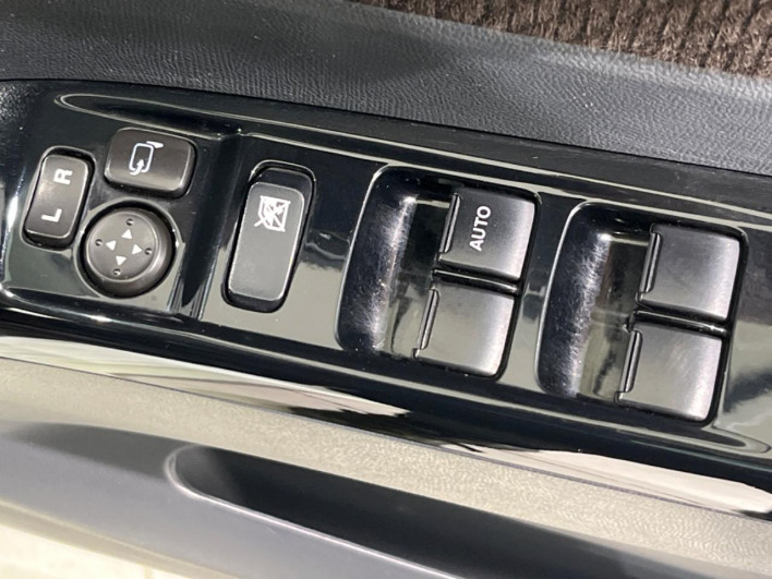 2011 Nissan Roox CBA-ML21S (UW-6a3b4b165b4f1)[5]