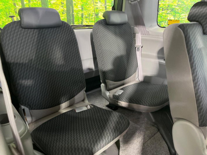 2010 Toyota Sienta DBA-NCP81G (UW-6a3b4b5e4e987)[20]