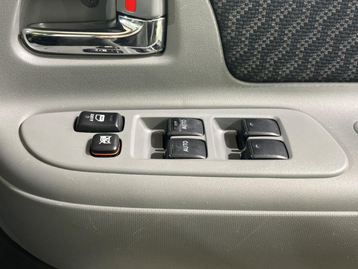 2010 Toyota Sienta DBA-NCP81G (UW-6a3b4b5e4e987)[9]