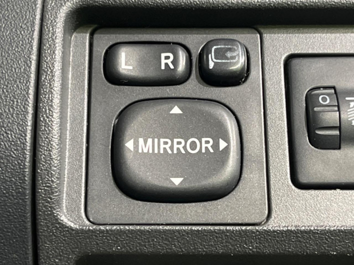 2010 Toyota Sienta DBA-NCP81G (UW-6a3b4b5e4e987)[14]