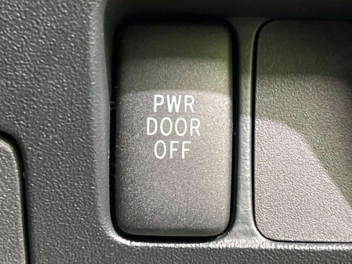 2010 Toyota Sienta DBA-NCP81G (UW-6a3b4b5e4e987)[13]