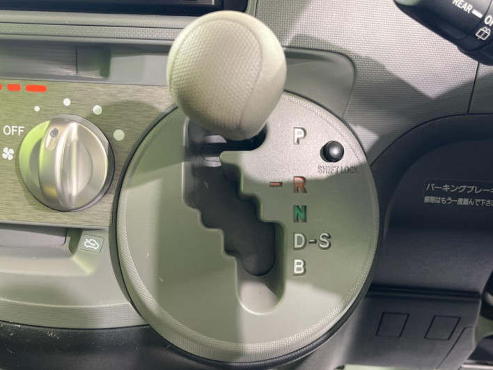 2010 Toyota Sienta DBA-NCP81G (UW-6a3b4b5e4e987)[6]
