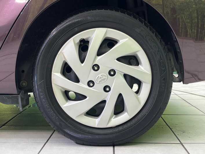 2015 Toyota Aqua DAA-NHP10 (UW-6a3b4b61839f0)[18]