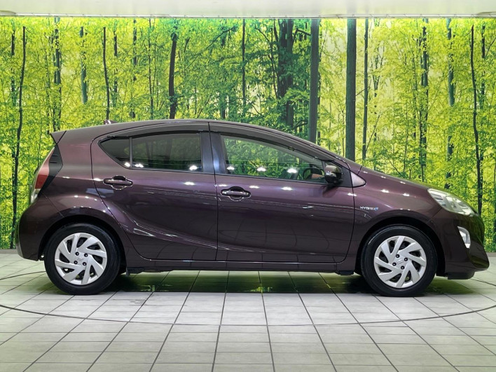 2015 Toyota Aqua DAA-NHP10 (UW-6a3b4b61839f0)[10]