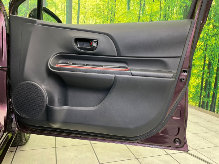 2015 Toyota Aqua DAA-NHP10 (UW-6a3b4b61839f0)[21]