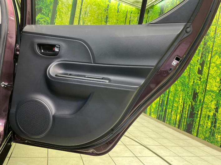 2015 Toyota Aqua DAA-NHP10 (UW-6a3b4b61839f0)[22]