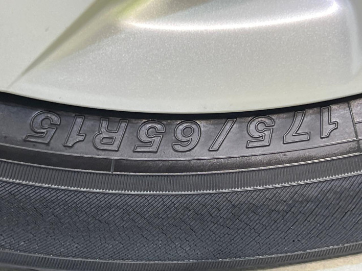 2015 Toyota Aqua DAA-NHP10 (UW-6a3b4b61839f0)[16]