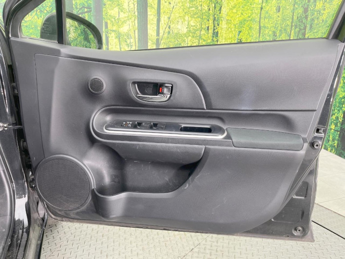 2014 Toyota Aqua DAA-NHP10 (UW-6a3b4b6528a34)[25]