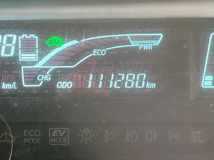 2014 Toyota Aqua DAA-NHP10 (UW-6a3b4b6528a34)[2]