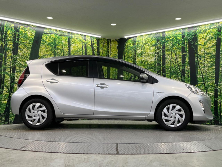 2015 Toyota Aqua DAA-NHP10 (UW-6a3b4b669f7d3)[9]