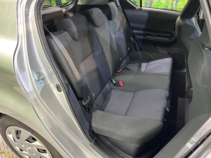 2015 Toyota Aqua DAA-NHP10 (UW-6a3b4b669f7d3)[13]