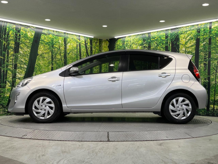2015 Toyota Aqua DAA-NHP10 (UW-6a3b4b669f7d3)[5]