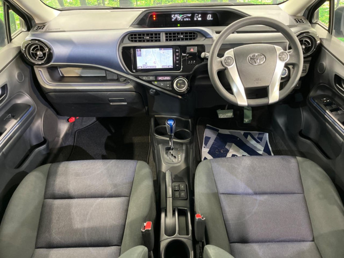 2015 Toyota Aqua DAA-NHP10 (UW-6a3b4b669f7d3)[28]