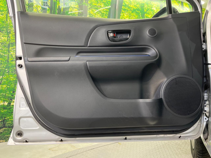 2015 Toyota Aqua DAA-NHP10 (UW-6a3b4b669f7d3)[18]