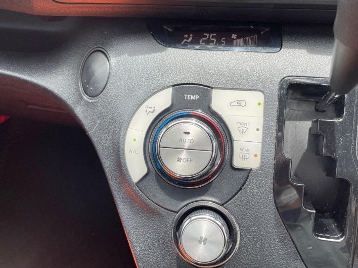 2015 Toyota Sienta DAA-NHP170G (UW-6a3b4b6b0cfb7)[26]