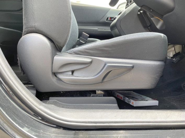 2015 Toyota Sienta DAA-NHP170G (UW-6a3b4b6b0cfb7)[16]