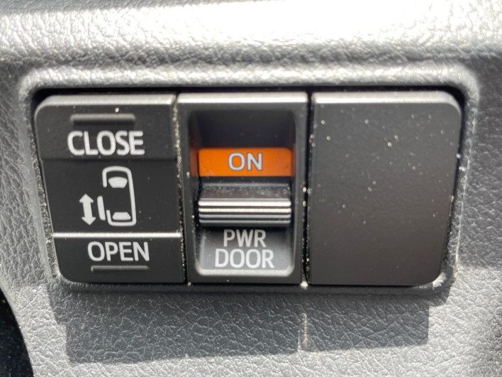 2015 Toyota Sienta DAA-NHP170G (UW-6a3b4b6b0cfb7)[17]