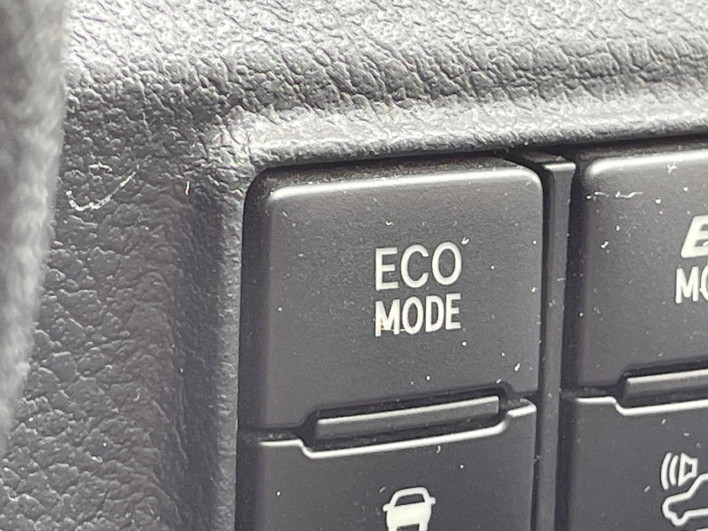 2015 Toyota Sienta DAA-NHP170G (UW-6a3b4b6b0cfb7)[18]