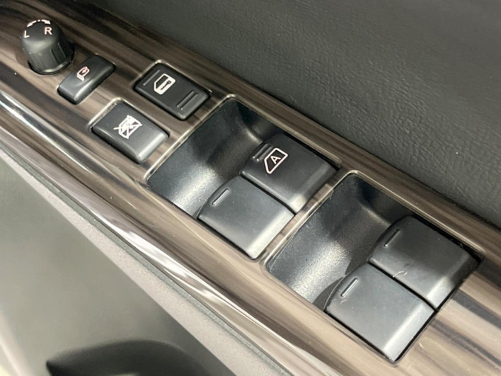 2015 Nissan Elgrand DBA-TE52 (UW-6a3b4ba43c8f0)[19]