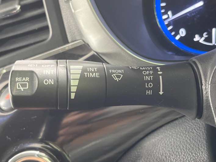2015 Nissan Elgrand DBA-TE52 (UW-6a3b4ba43c8f0)[28]