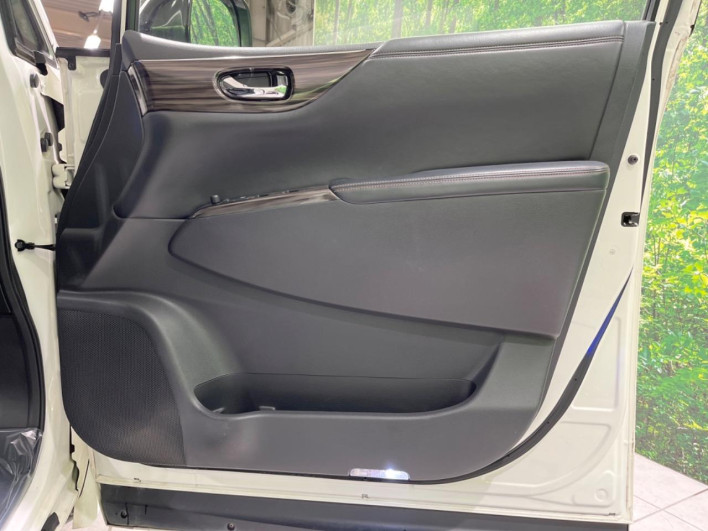 2015 Nissan Elgrand DBA-TE52 (UW-6a3b4ba43c8f0)[17]
