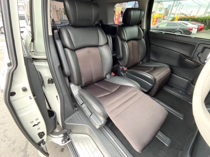 2016 Nissan Elgrand DBA-TE52 (UW-6a3b4ba449c2e)[25]