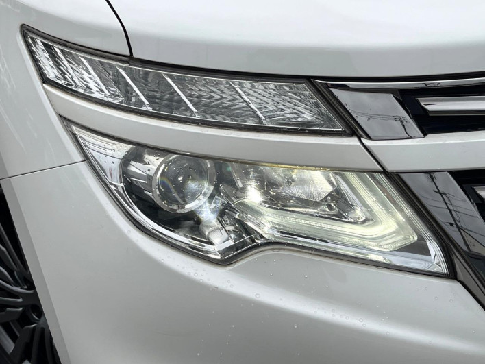 2016 Nissan Elgrand DBA-TE52 (UW-6a3b4ba449c2e)[8]