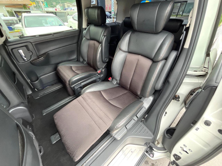 2016 Nissan Elgrand DBA-TE52 (UW-6a3b4ba449c2e)[28]