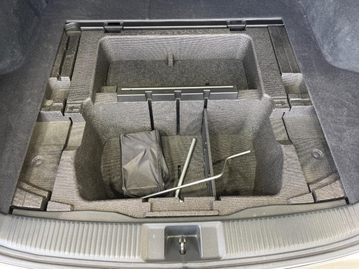 2014 Subaru Levorg DBA-VMG (UW-6a3b4bb3137ca)[25]
