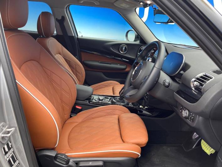 2024 Rover Mini 3BA-LV15M (UW-6a3b4bc2b28eb)[26]