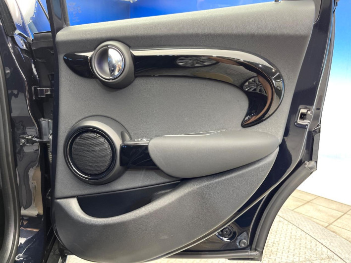2020 Rover Mini 3DA-XV20MW (UW-6a3b4bc58b674)[23]