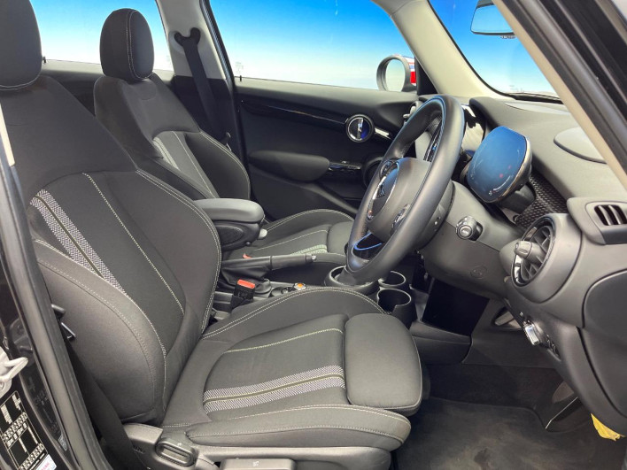 2020 Rover Mini 3DA-XV20MW (UW-6a3b4bc58b674)[27]