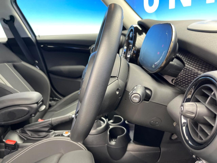 2020 Rover Mini 3DA-XV20MW (UW-6a3b4bc58b674)[29]
