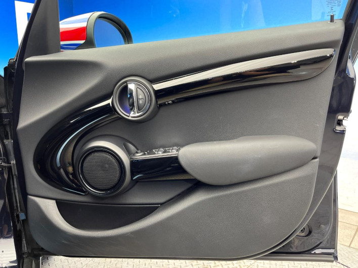 2020 Rover Mini 3DA-XV20MW (UW-6a3b4bc58b674)[26]