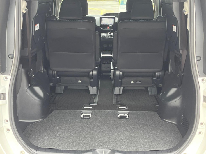 2014 Toyota Noah DBA-ZRR80W (UW-6a3b4bd0da7d5)[23]