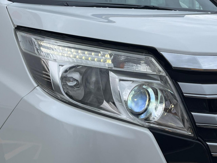 2014 Toyota Noah DBA-ZRR80W (UW-6a3b4bd0da7d5)[14]