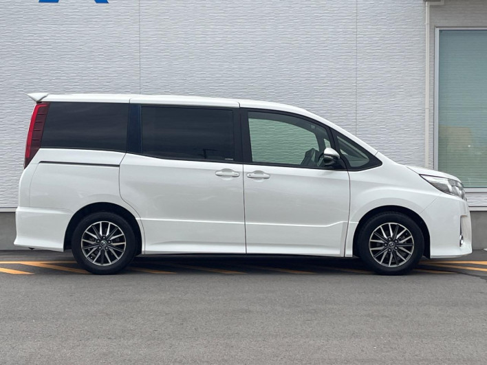 2014 Toyota Noah DBA-ZRR80W (UW-6a3b4bd0da7d5)[19]