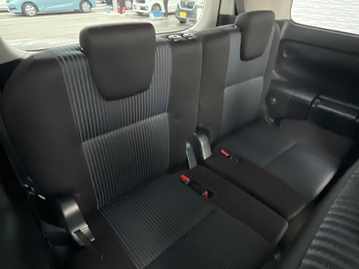 2014 Toyota Noah DBA-ZRR80W (UW-6a3b4bd0da7d5)[26]