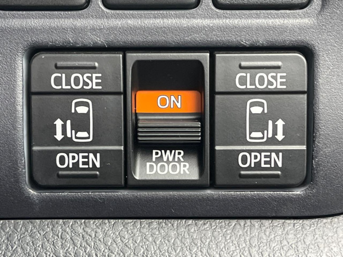 2014 Toyota Noah DBA-ZRR80W (UW-6a3b4bd0da7d5)[27]