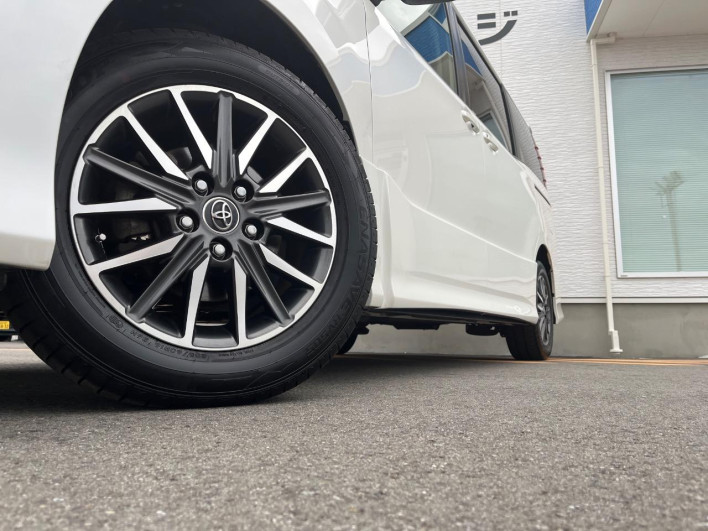 2014 Toyota Noah DBA-ZRR80W (UW-6a3b4bd0da7d5)[4]