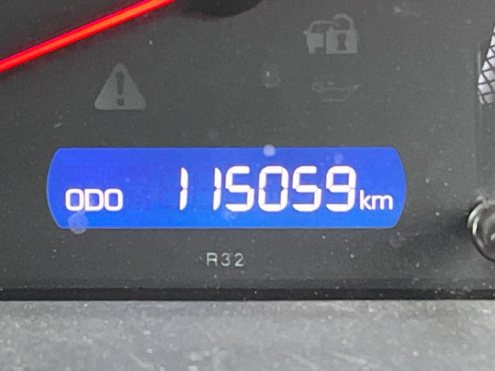 2014 Toyota Noah DBA-ZRR80W (UW-6a3b4bd0da7d5)[2]