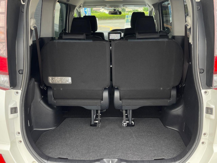 2014 Toyota Noah DBA-ZRR80W (UW-6a3b4bd0da7d5)[25]