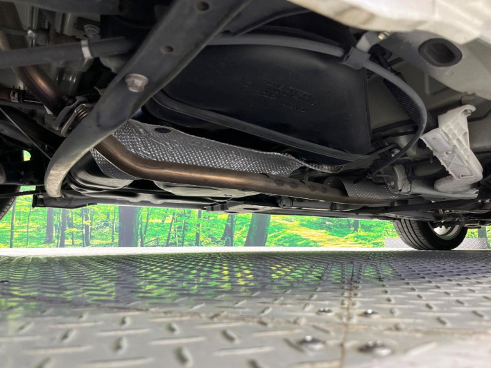 2013 Toyota Prius α DAA-ZVW40W (UW-6a3b4be855633)[20]